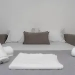 Cozy Garden Hideaway Apartment *