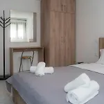 Cozy Garden Hideaway Apartment