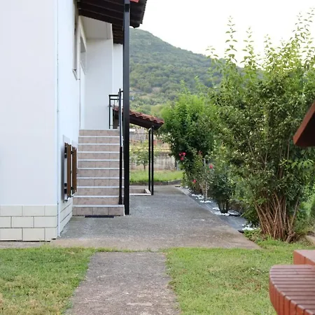 Cozy Garden Hideaway Apartment Kalambaka