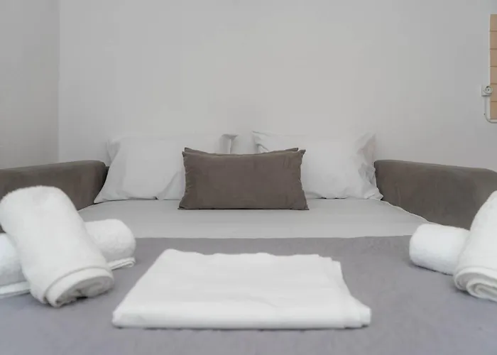 Cozy Garden Hideaway Apartment *